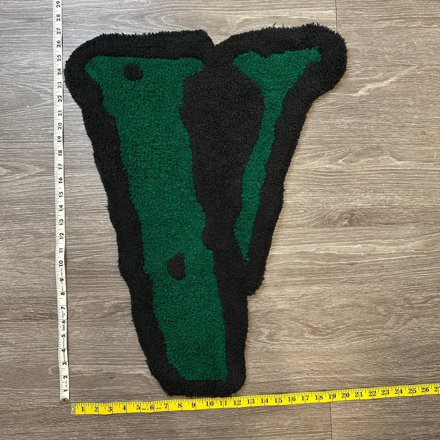 Vlone "V" rug